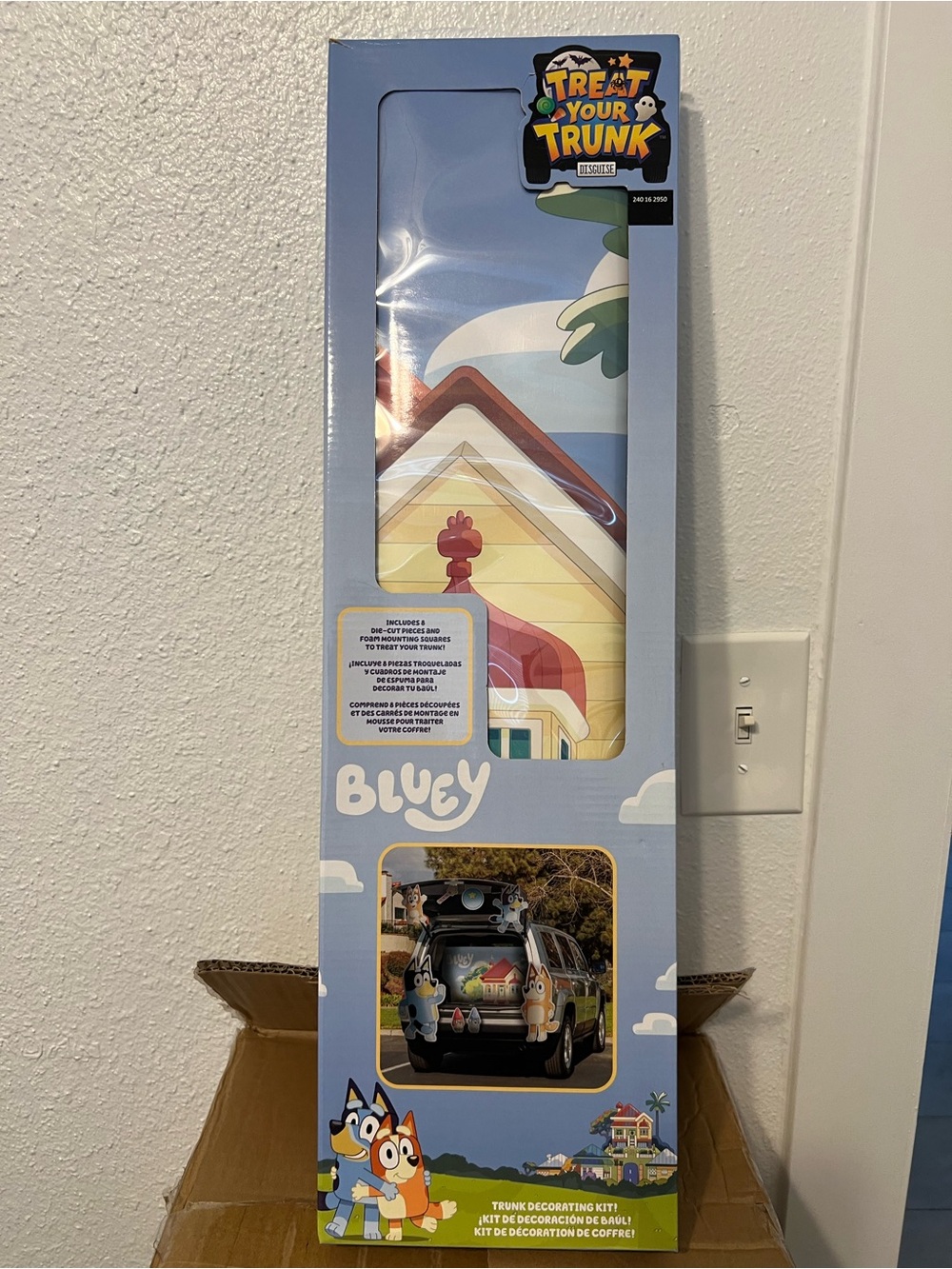 Bluey Treat Your Trunk Holiday Decor Kit - Blue